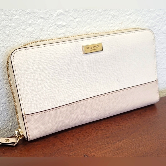 Kate Spade Wallet - Picture 1 of 8